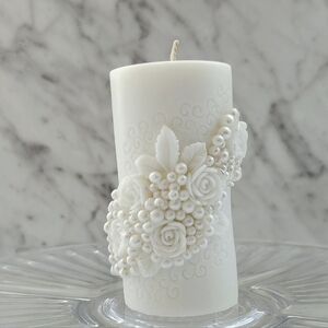 White Floral Candle Holder with Pearls